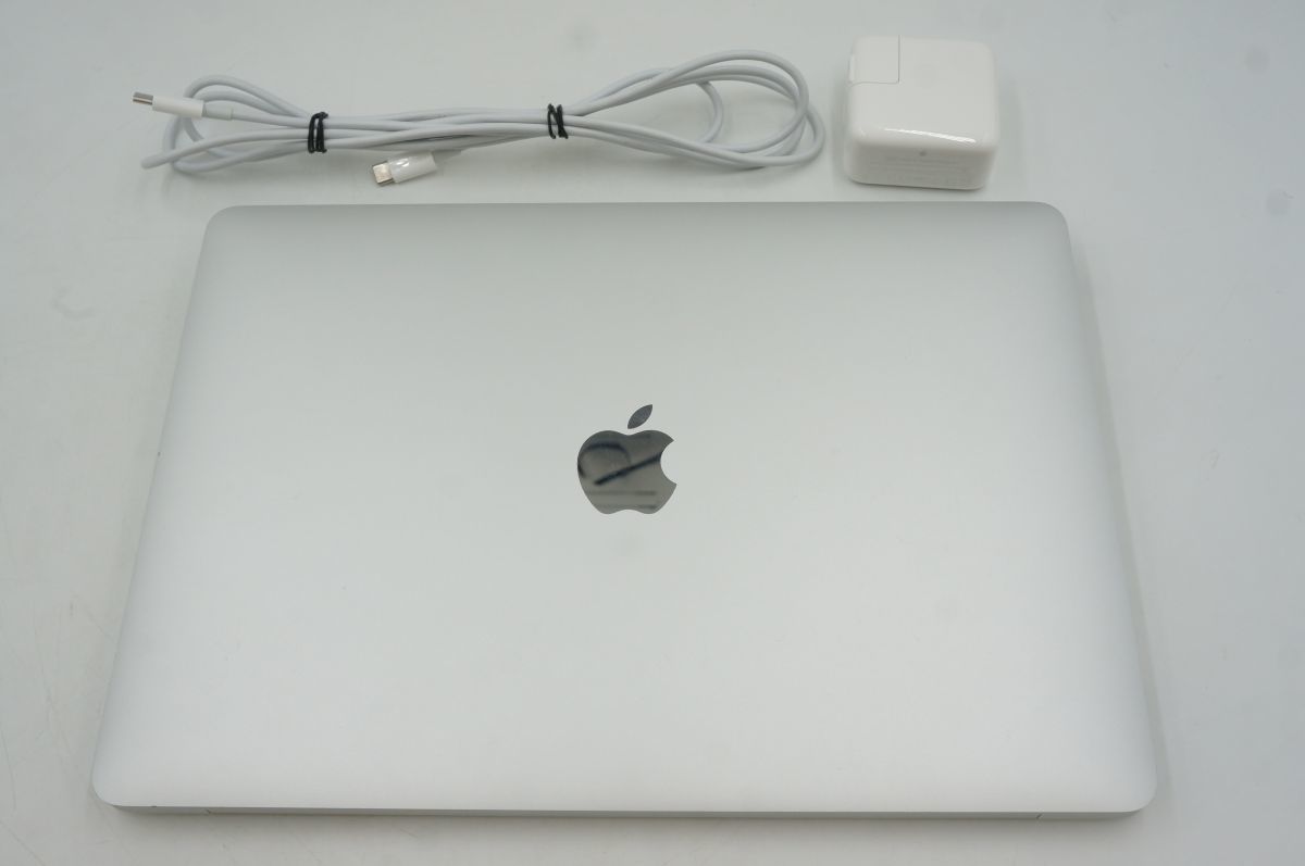 MacBook Air 2020年モデル 13インチ/Core i3/メモリ 8GB/SSD 256GB