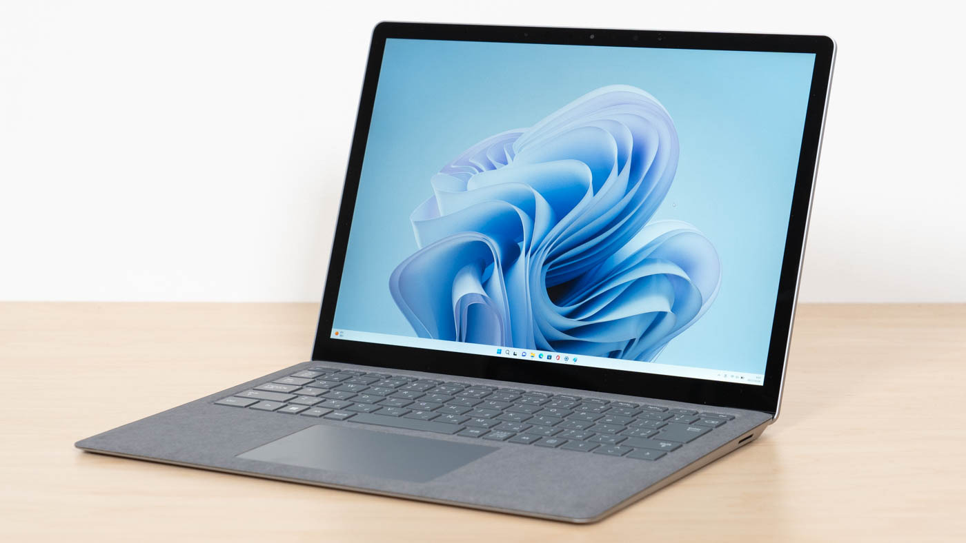 Surface Laptop 第7世代 13.8インチ/Snapdragon X Plus/16GBメモリ/512GB SSD ZGM-00020 プラチナ